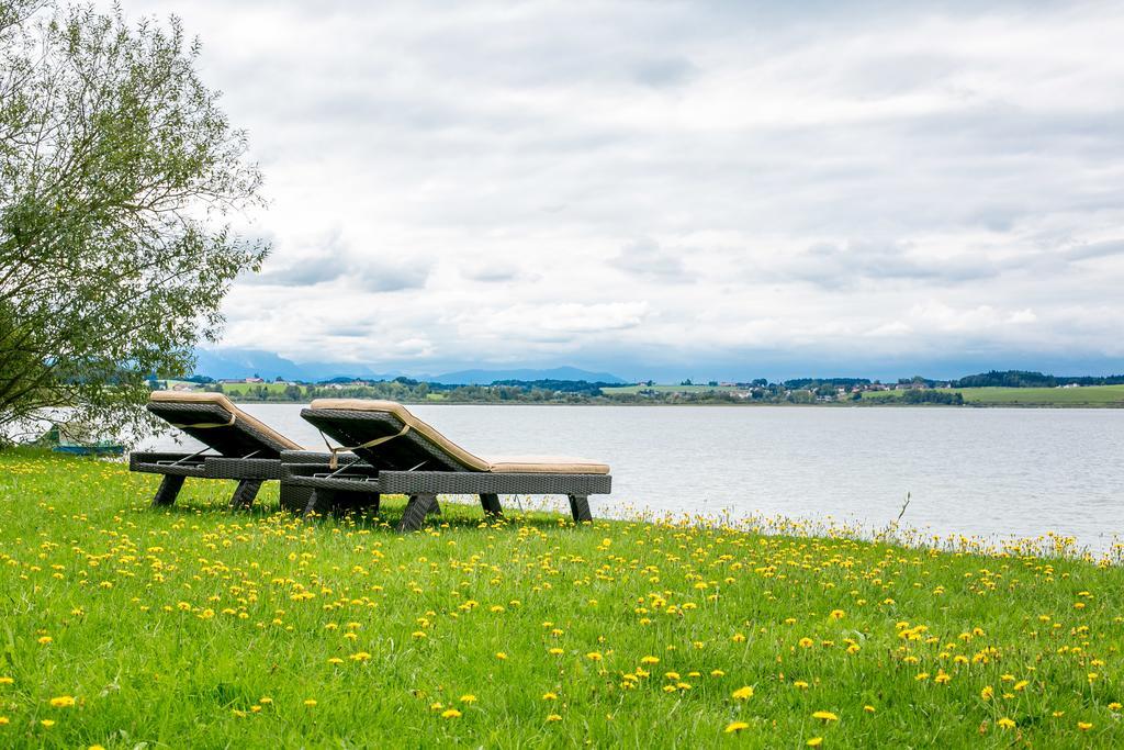 Hotel Seebrunn Am Wallersee ヘンドルフ・アム・ヴァラーゼー エクステリア 写真