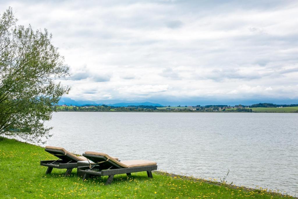 Hotel Seebrunn Am Wallersee ヘンドルフ・アム・ヴァラーゼー エクステリア 写真