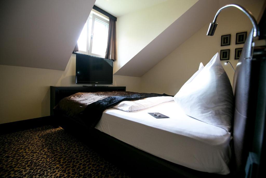 Hotel Seebrunn Am Wallersee ヘンドルフ・アム・ヴァラーゼー 部屋 写真